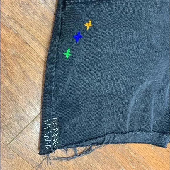 Vintage Lee reworked hand embroidered black denim jean cut off high waist shorts - Picture 4 of 13